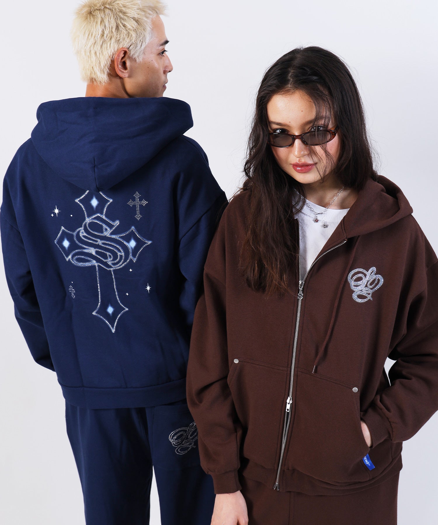 SEQUENZ（シークエンズ）】CROSS RHINE STONE ZIP P/K / パーカー