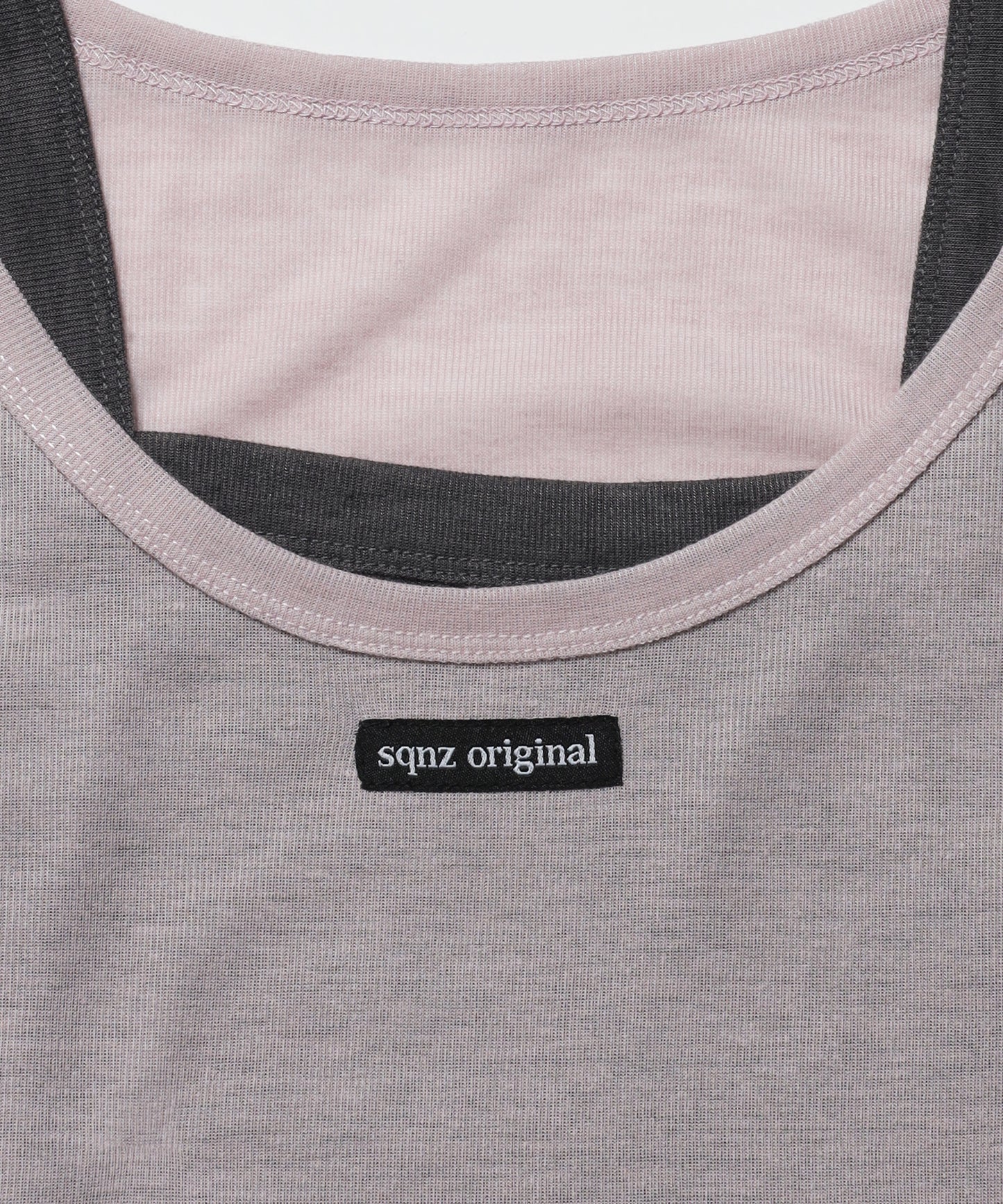 sqnz sheer layered tank / レディース シアー レイヤード ピスネーム メタルプレート タンクトップ クルーネック ライトピンク