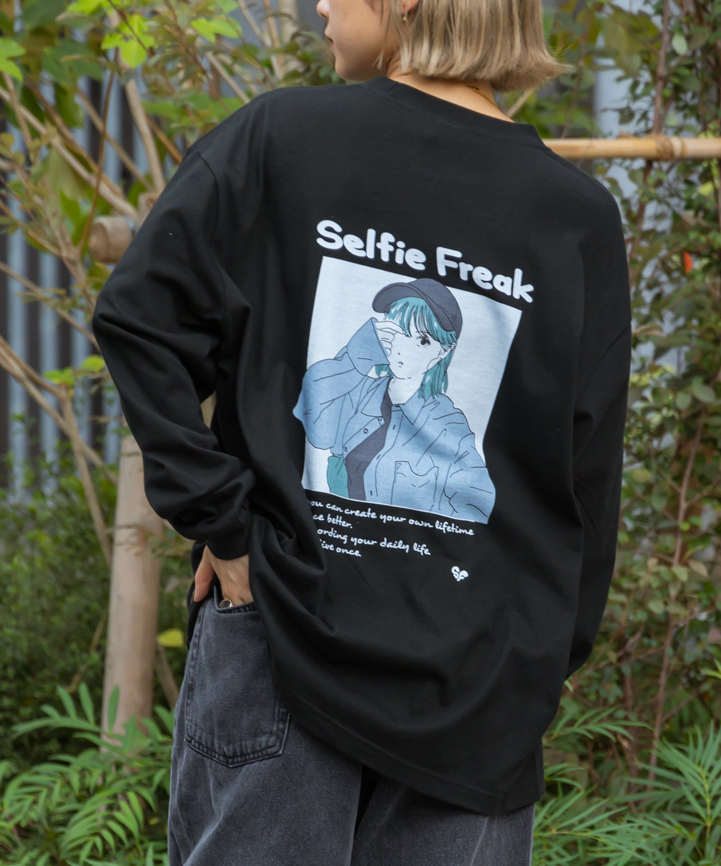 【SELFIE GIRL】イラストバックプリントビックシルエットロンT ブラック