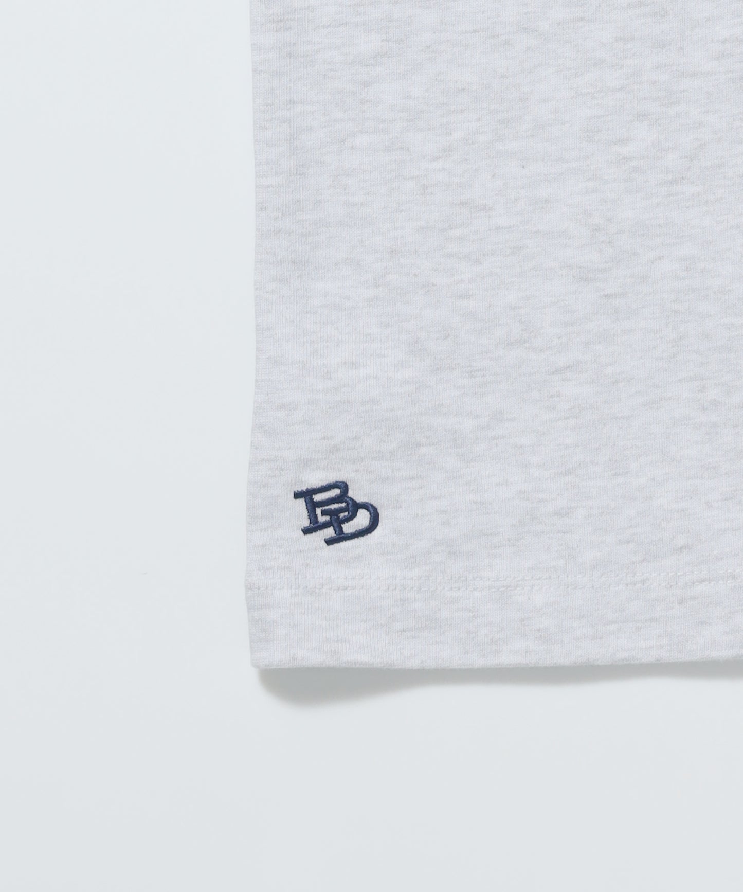 BEN'S EMB TEE / スケーター ワンポイント Tシャツ シンプル スクウェアロゴ 刺繍 半袖 オフホワイト