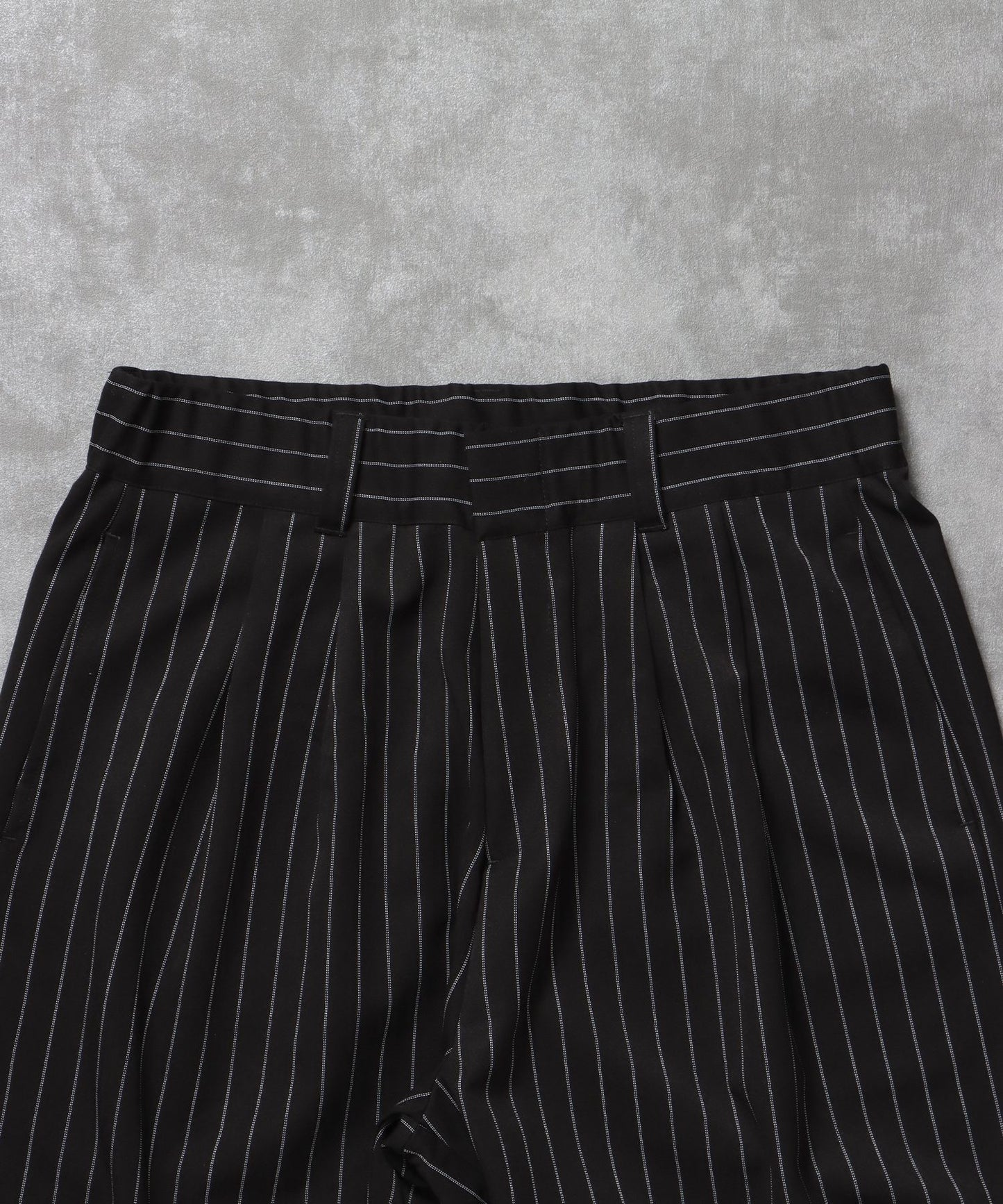 ストライプワイドタックパンツ / スラックス パンツ ドローストリング ストライプ 起毛 タック ブラック