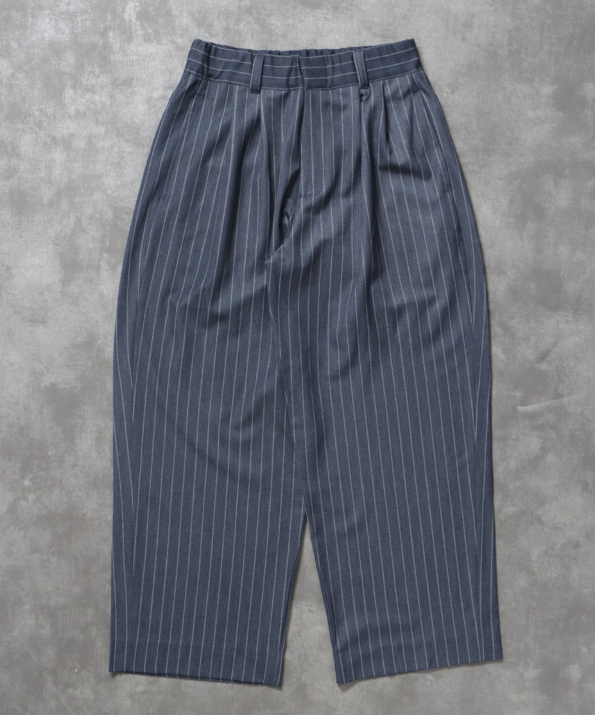 【FFEIN(フェイン)】ストライプワイドタックパンツ / スラックス パンツ ドローストリング ストライプ 起毛 タック ブルーグレー