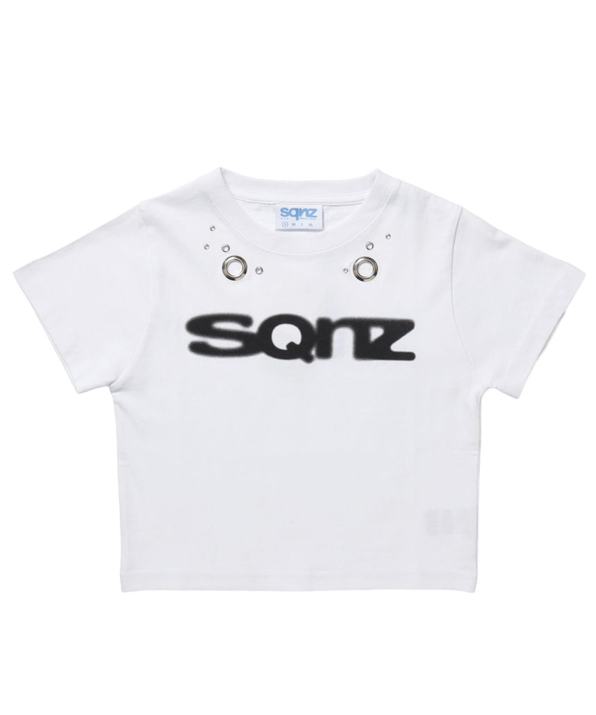 【sqnz（エスキュンズ）】sqnz eyelet babe tee / 半袖 クルーネック プリント レディース ハトメ 短丈 ホワイト