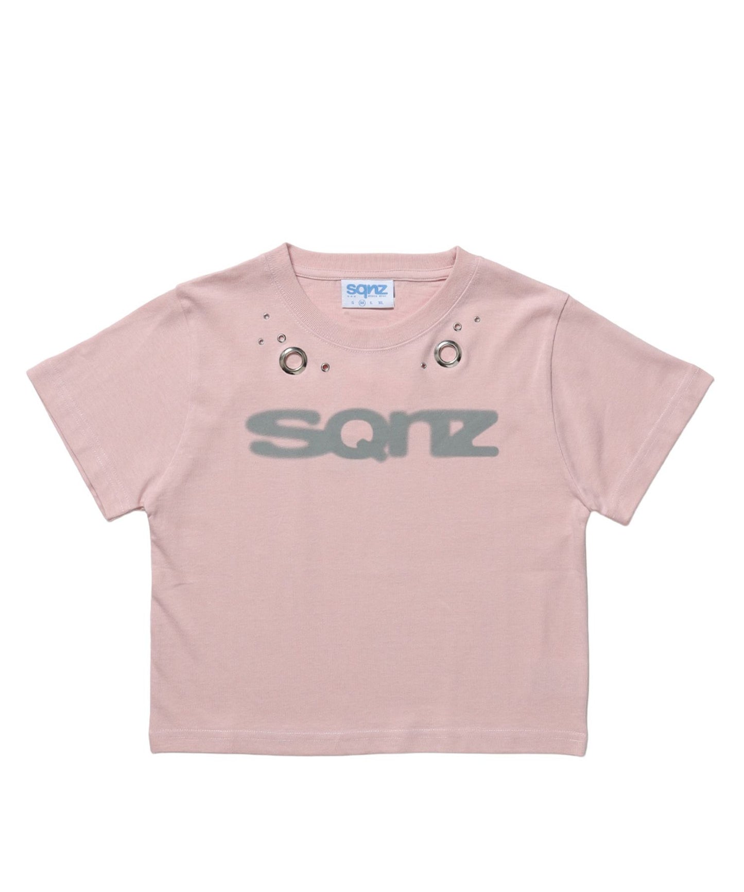 【sqnz（エスキュンズ）】sqnz eyelet babe tee / 半袖 クルーネック プリント レディース ハトメ 短丈 ライトピンク