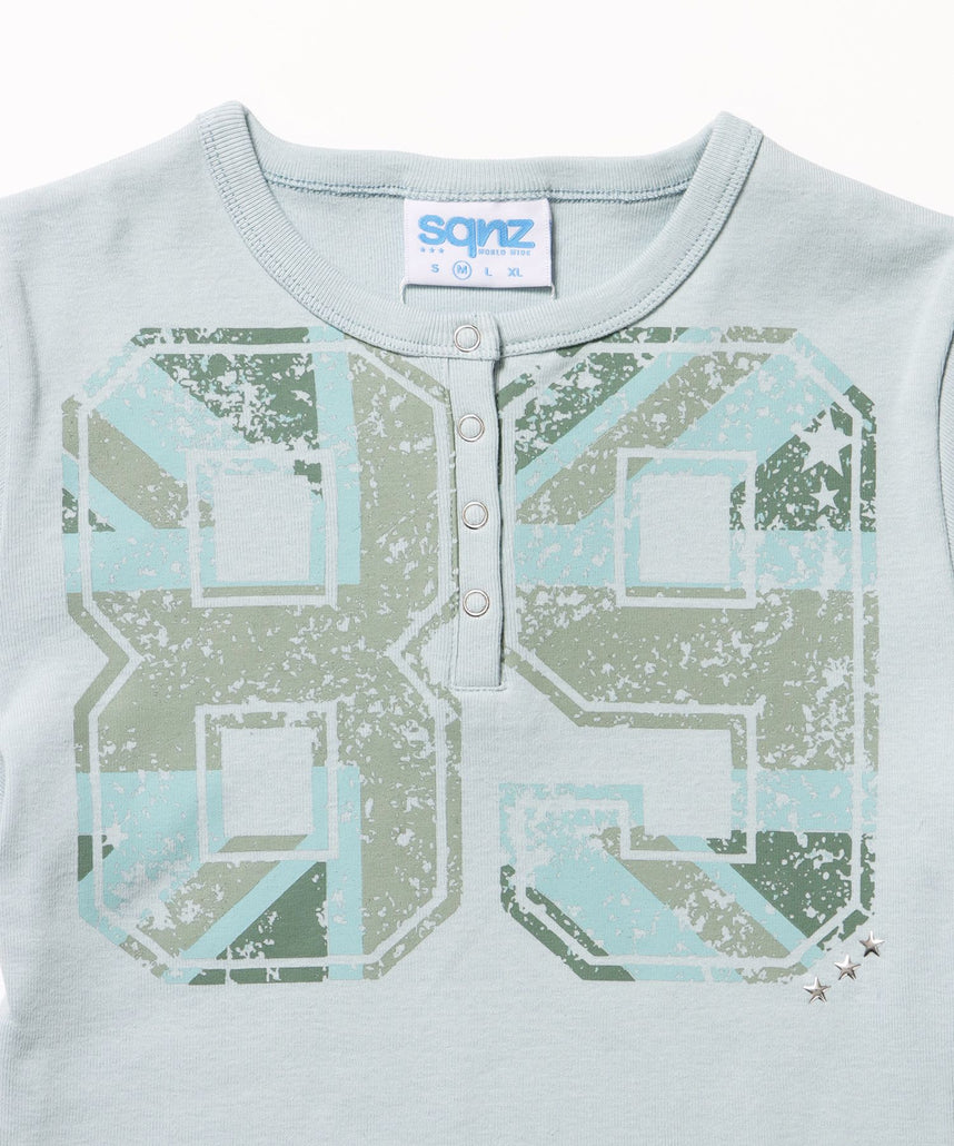 sqnz union Jack henley tee / レディース Tシャツ 半袖 ヘンリーネック スタッズ ユニオンジャックライトブルー