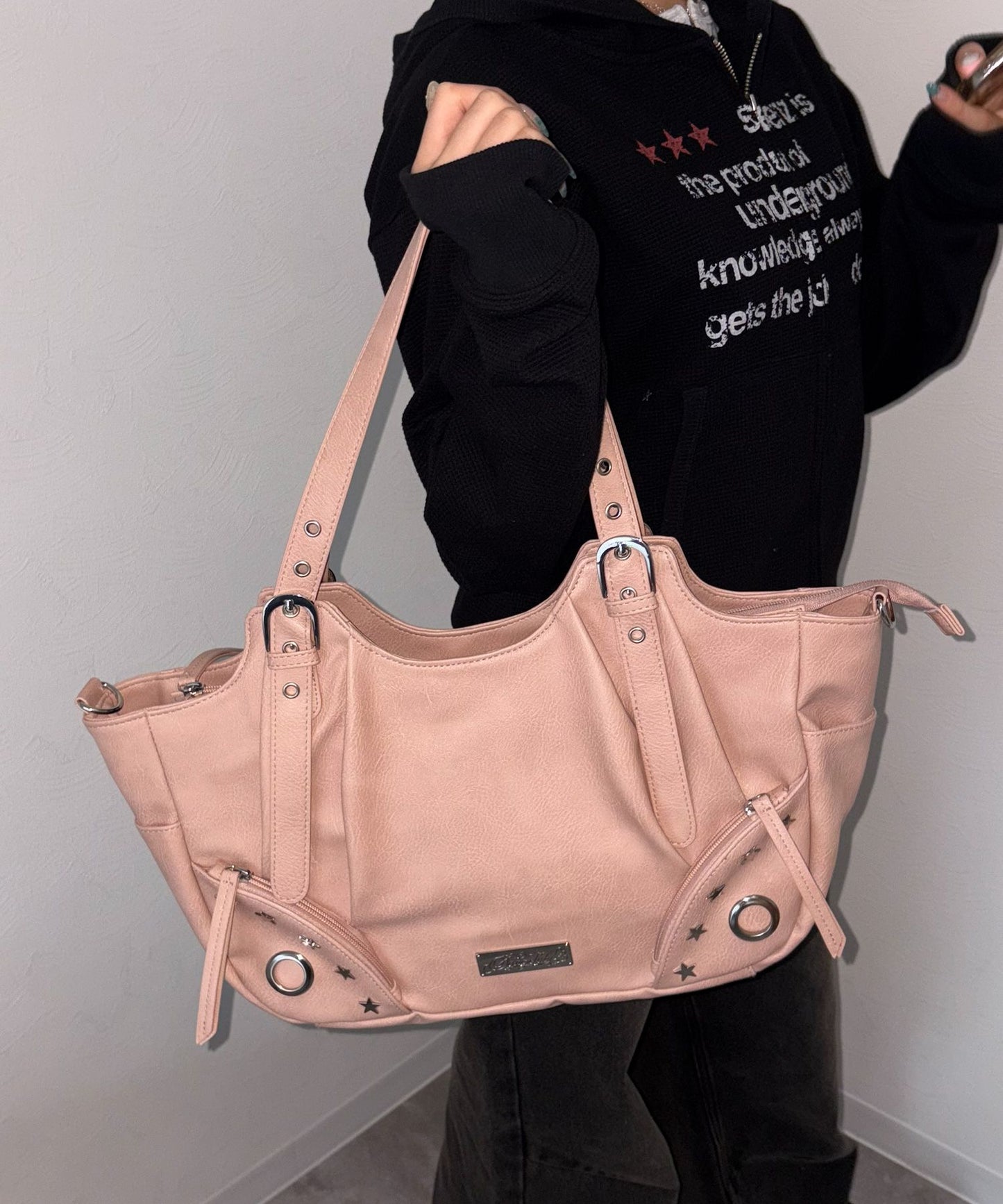 sqnz star eylet bag / フェイクレザー フェイクスウェード バック アジャスター ハンドバック ハトメ