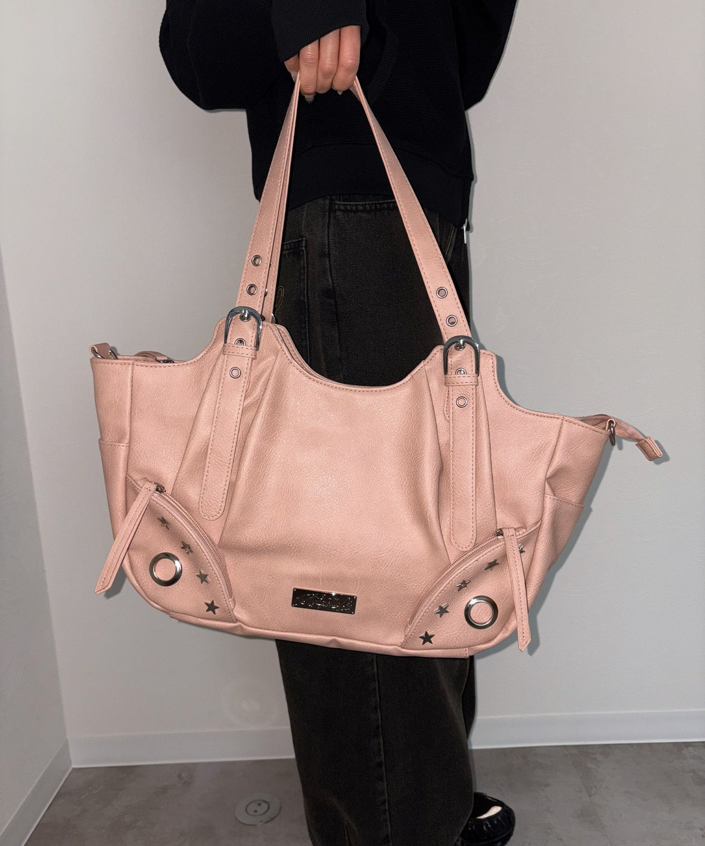 sqnz star eylet bag / フェイクレザー フェイクスウェード バック アジャスター ハンドバック ハトメ