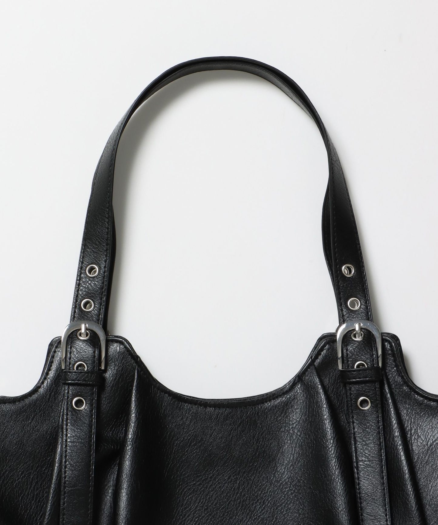 sqnz star eylet bag / フェイクレザー フェイクスウェード バック アジャスター ハンドバック ハトメ