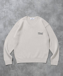 ワンポイントロゴVネックニット/ ニット Vネック 刺繍 ワンポイント 長袖 【短丈】 アイボリー