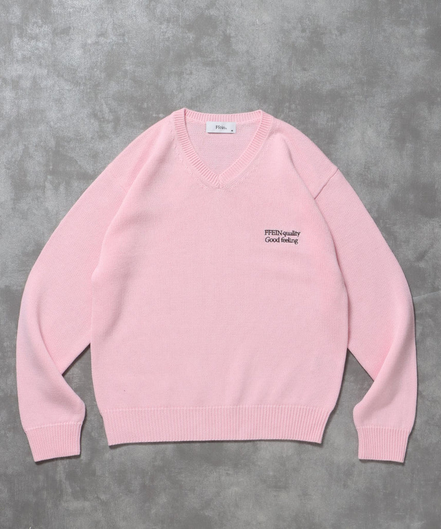 【FFEIN(フェイン)】ワンポイントロゴVネックニット/ ニット Vネック 刺繍 ワンポイント 長袖 【短丈】 ピンク