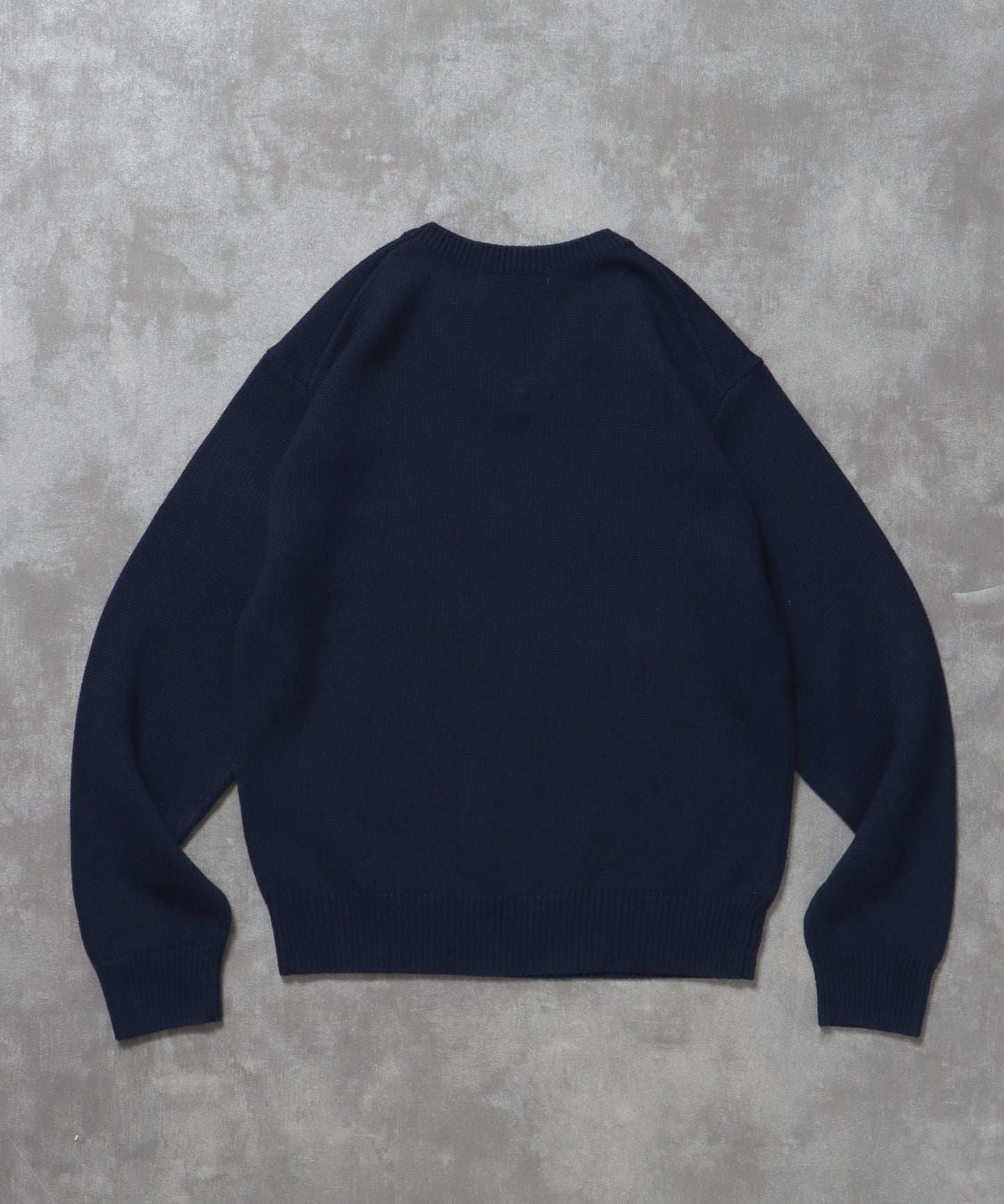 ワンポイントロゴVネックニット/ ニット Vネック 刺繍 ワンポイント 長袖 【短丈】 ネイビー