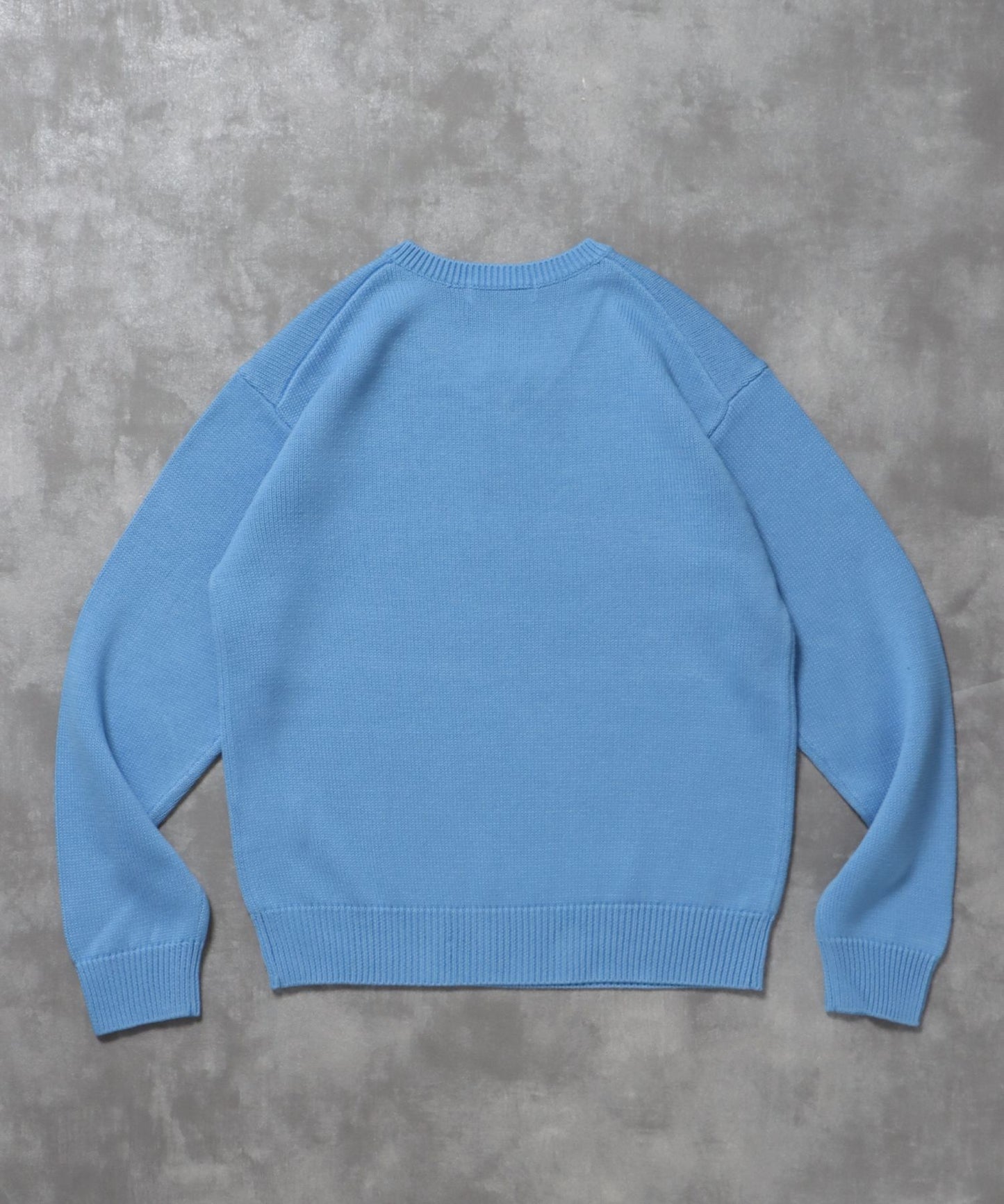 ワンポイントロゴVネックニット/ ニット Vネック 刺繍 ワンポイント 長袖 【短丈】 ブルー