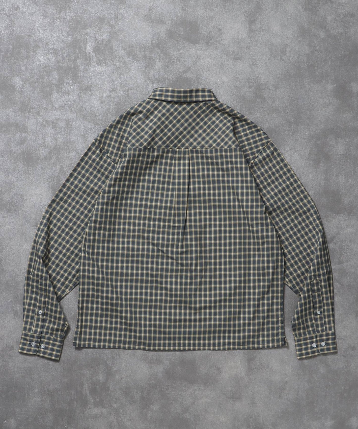 アソートワンポイントボックス長袖シャツ / シャツ レギュラーカラー 長袖 ワンポイント 刺繍 レイヤード ポケット ダークグリーン