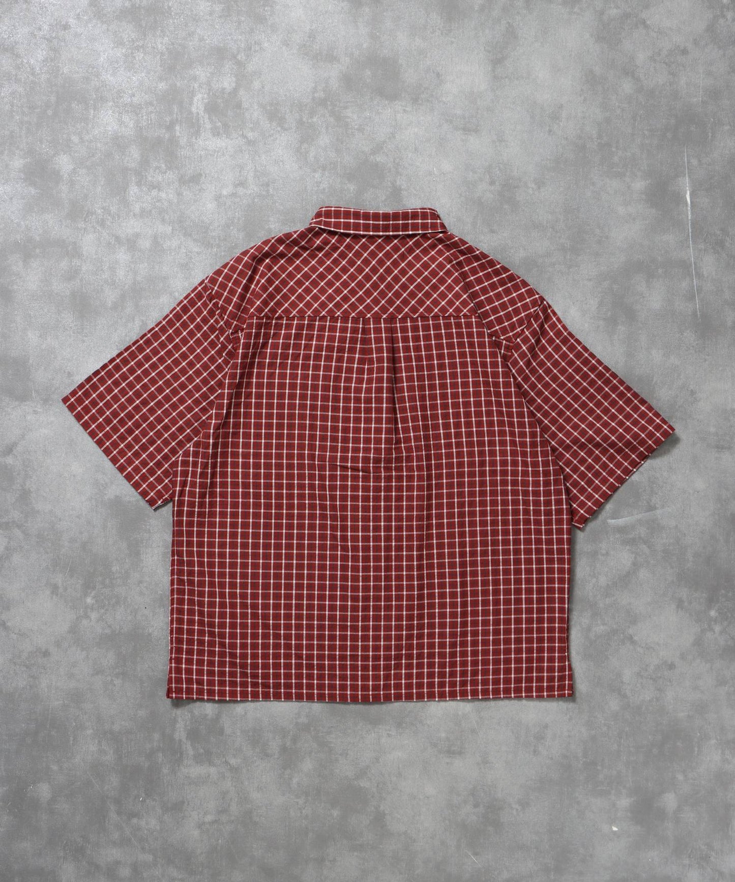 アソートワンポイントボックス半袖チェックシャツ / シャツ レギュラーカラー 半袖 ワンポイント 刺繍 レイヤード ポケット レッド