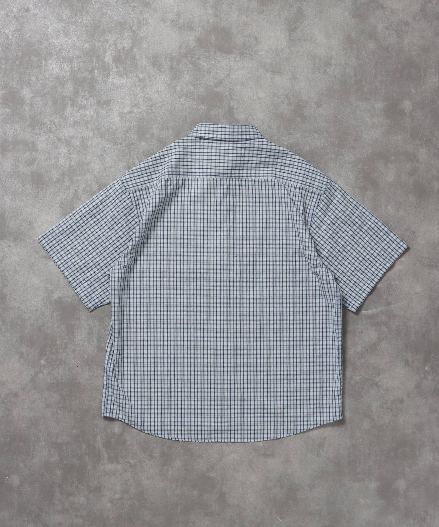 アソートワンポイントラウンド半袖チェックシャツ / シャツ レギュラーカラー 半袖 ワンポイント 刺繍 レイヤード ポケット スカイブルー