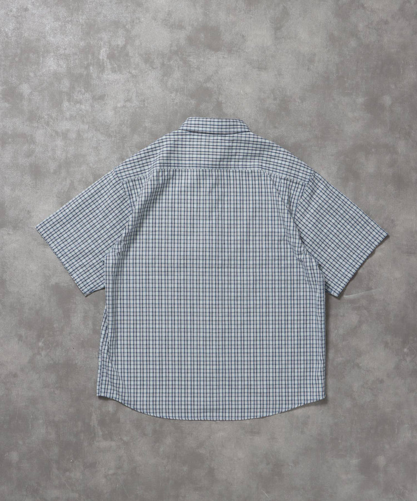アソートワンポイントラウンド半袖チェックシャツ / シャツ レギュラーカラー 半袖 ワンポイント 刺繍 レイヤード ポケット スカイブルー