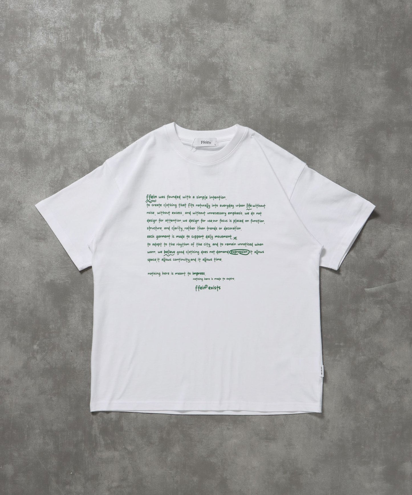 【FFEIN(フェイン)】手書きメッセージショート丈Tシャツ / Tシャツ クルーネック 半袖 プリント 【短丈】 ホワイト