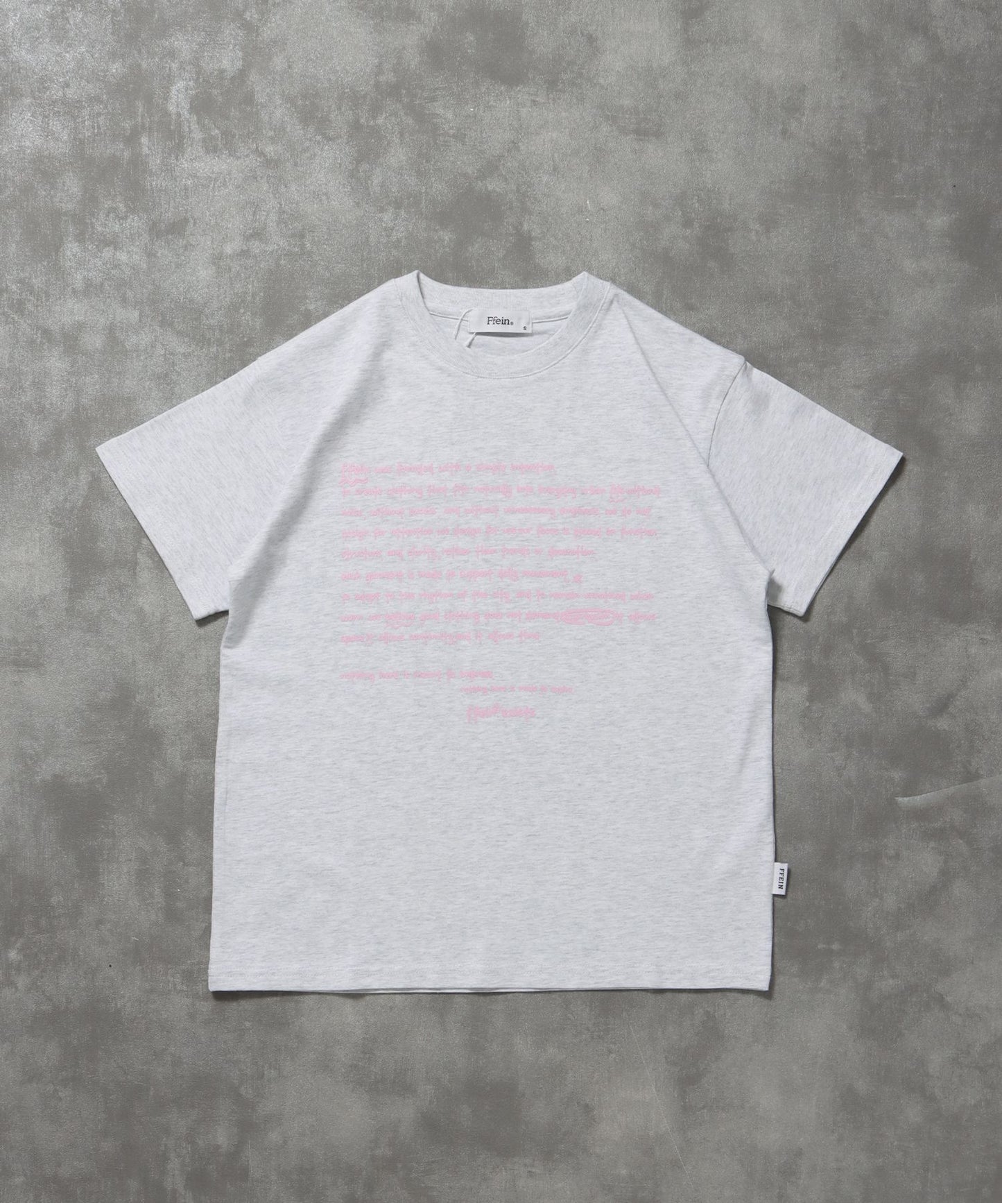 【FFEIN(フェイン)】手書きメッセージショート丈Tシャツ / Tシャツ クルーネック 半袖 プリント 【短丈】 アッシュグレー