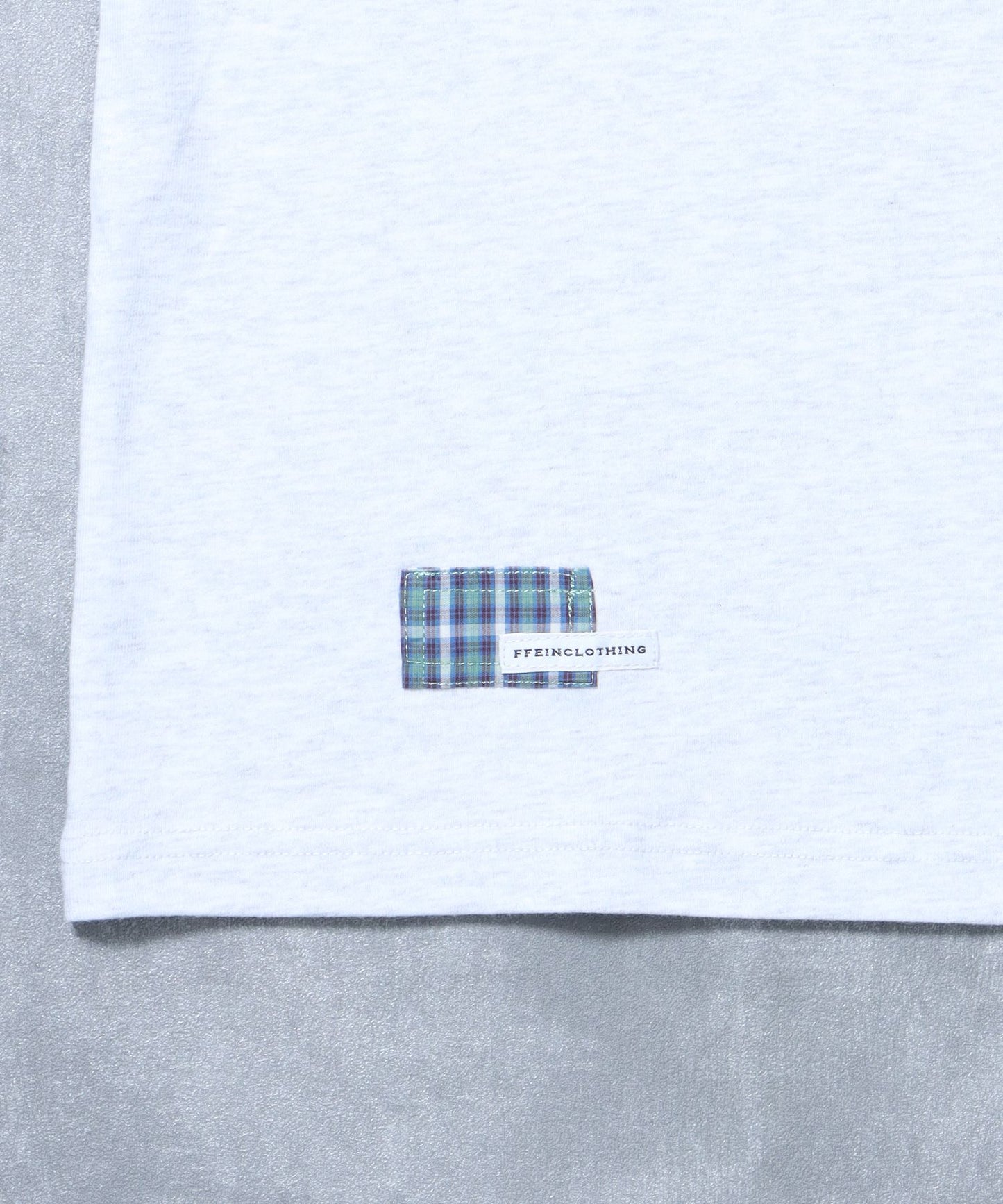 アップリケロゴショート丈Tシャツ/ Tシャツ クルーネック 半袖 プリント 刺繍 チェック 【短丈】 アッシュグレー