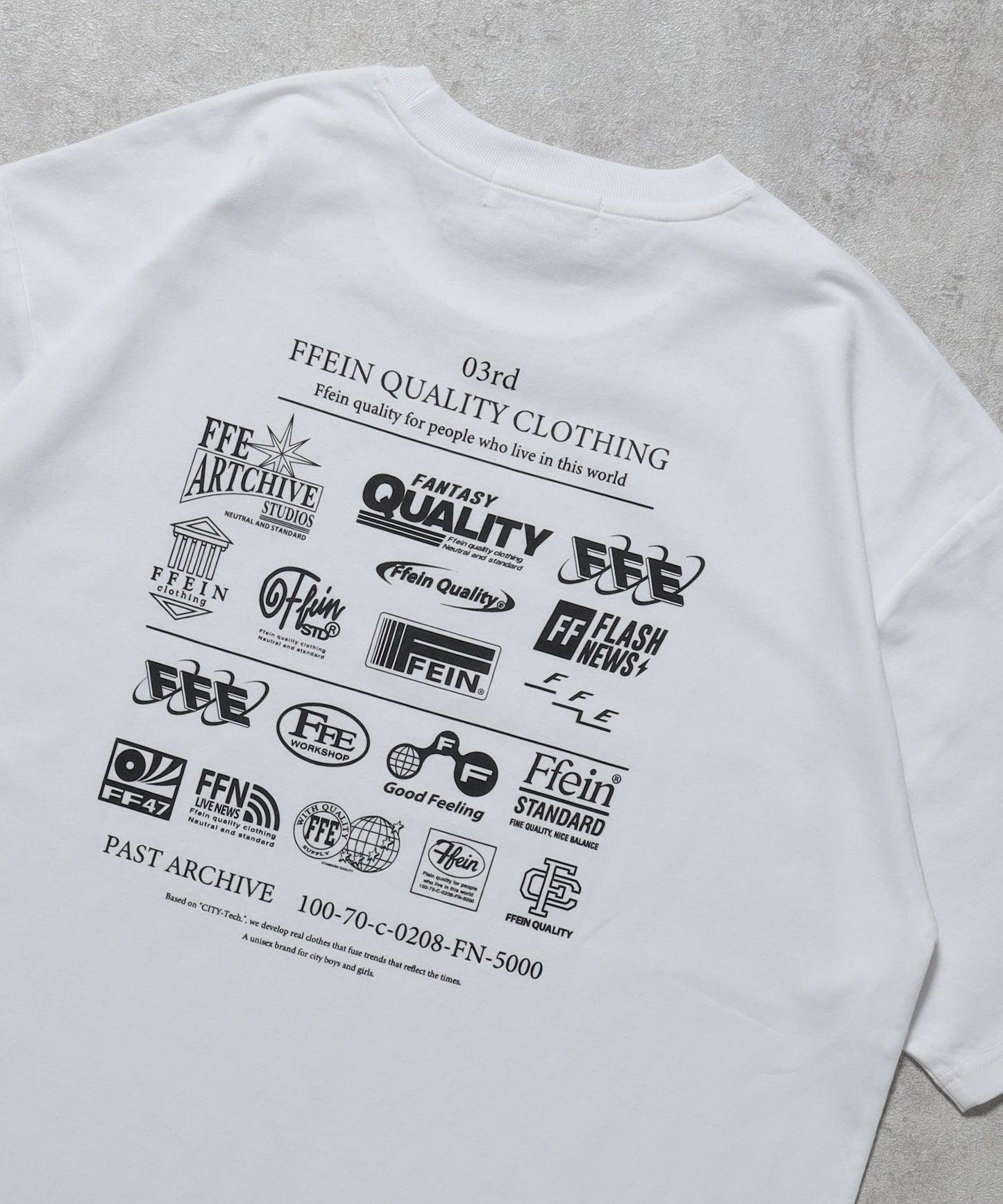 【FFEIN(フェイン)】企業ロゴプリントオーバーサイズTシャツ / Tシャツ クルーネック 半袖 プリント 【短丈】 ホワイト
