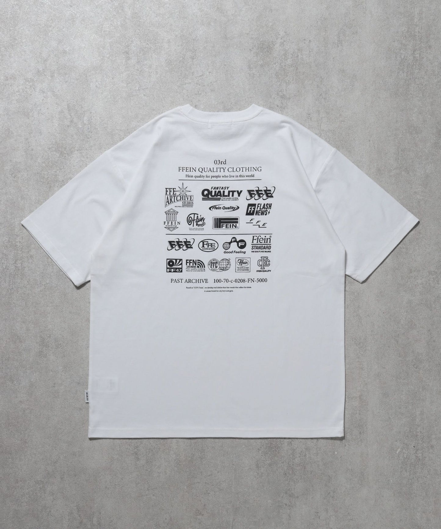 【FFEIN(フェイン)】企業ロゴプリントオーバーサイズTシャツ / Tシャツ クルーネック 半袖 プリント 【短丈】 ホワイト