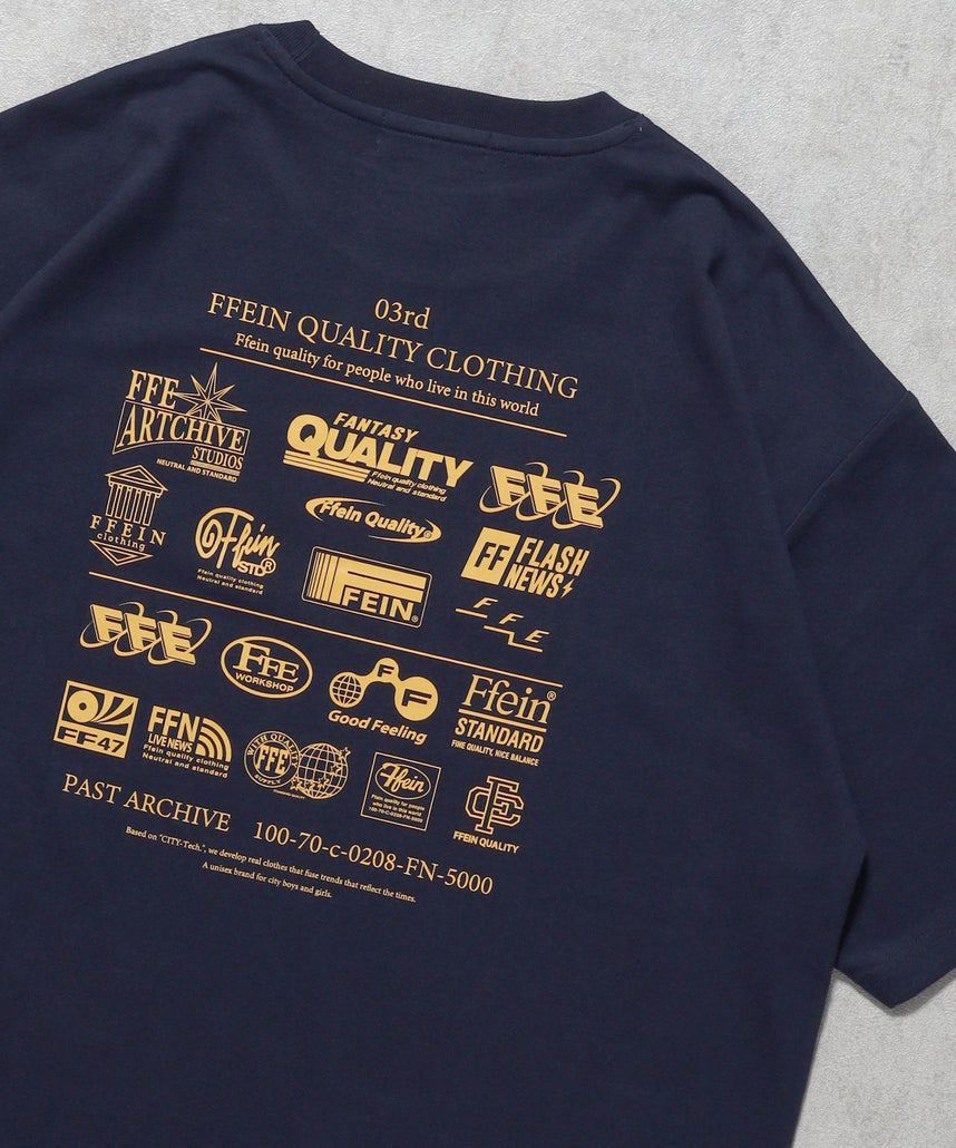 【FFEIN(フェイン)】企業ロゴプリントオーバーサイズTシャツ / Tシャツ クルーネック 半袖 プリント 【短丈】 ネイビー