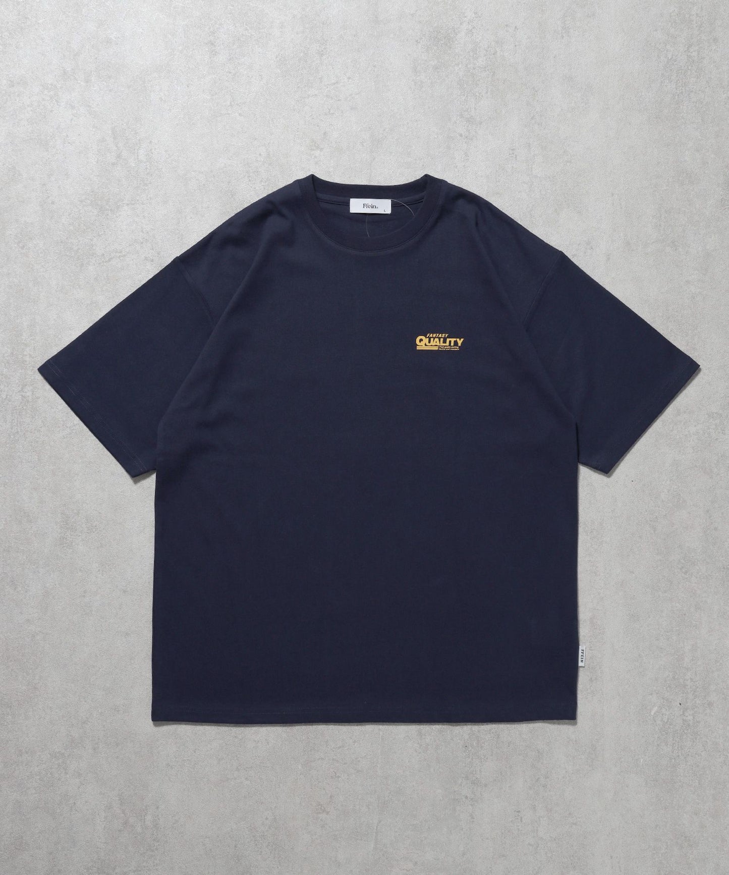 【FFEIN(フェイン)】企業ロゴプリントオーバーサイズTシャツ / Tシャツ クルーネック 半袖 プリント 【短丈】 ネイビー