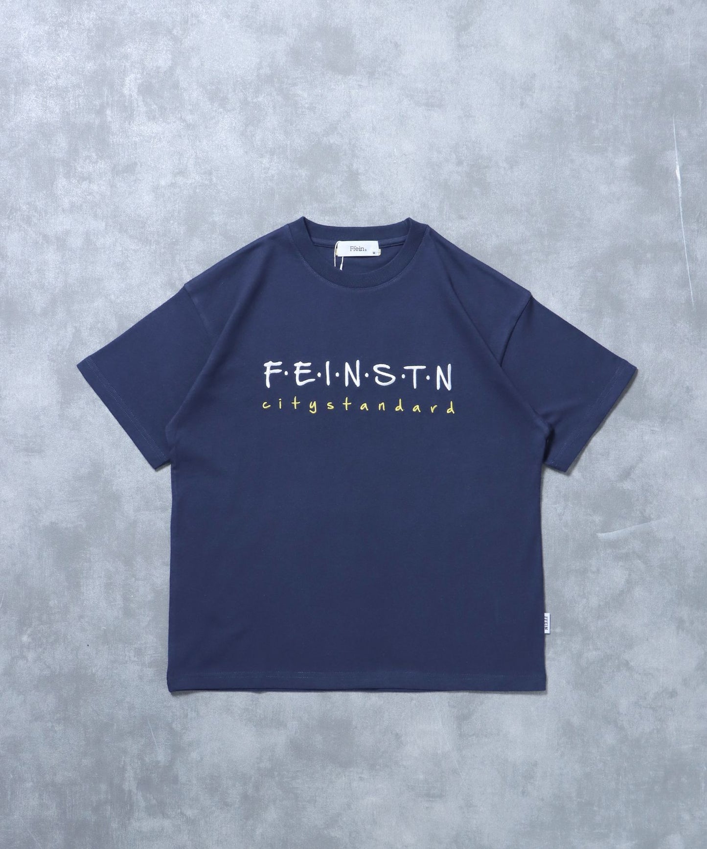 【FFEIN(フェイン)】手書き刺繍ロゴショート丈Tシャツ/ Tシャツ クルーネック 半袖 刺繍 【短丈】 ネイビー