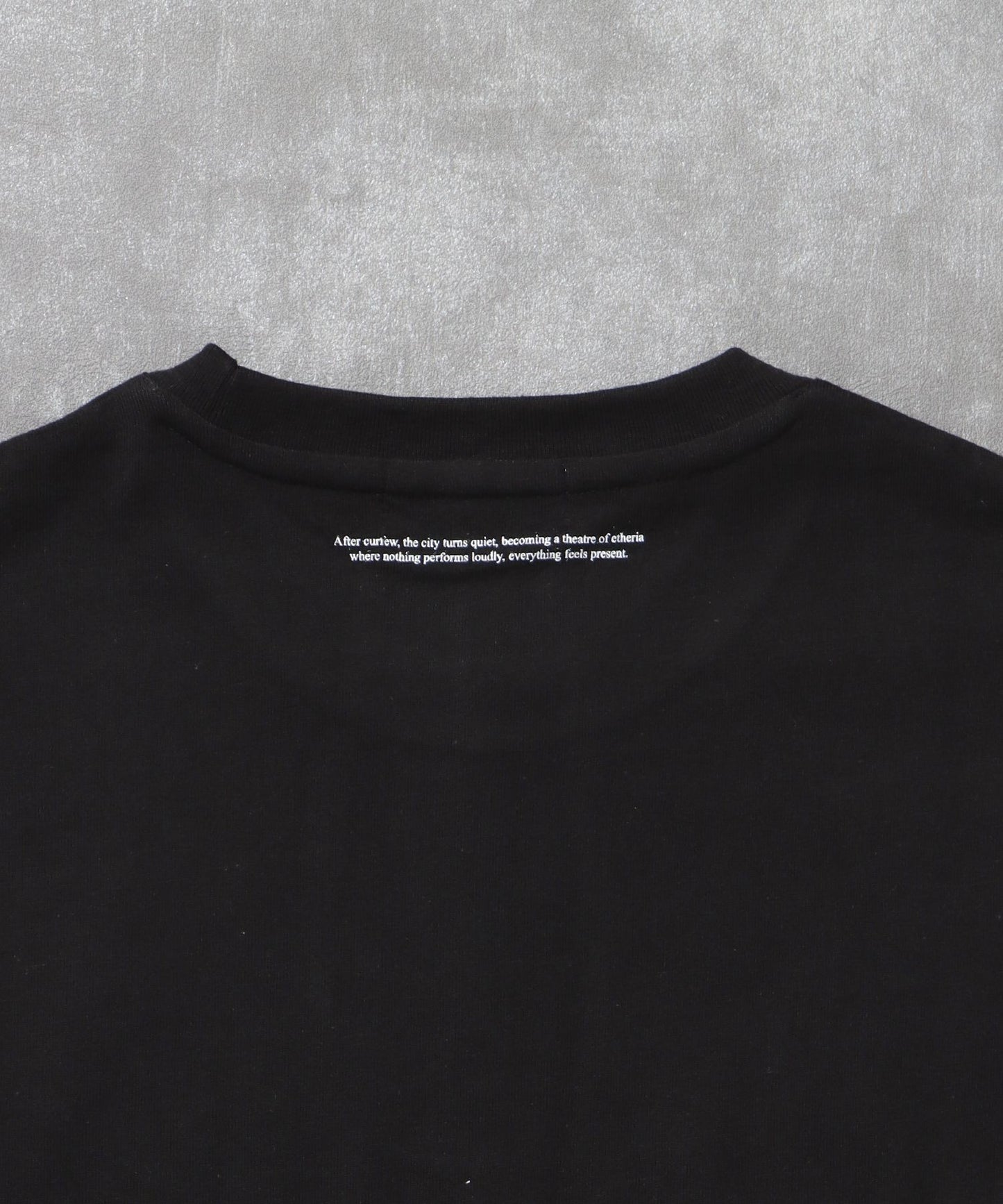 シンプルプリントロゴショート丈Tシャツ/ Tシャツ クルーネック 半袖 プリント スタッズ ワンポイント【短丈】 ブラック