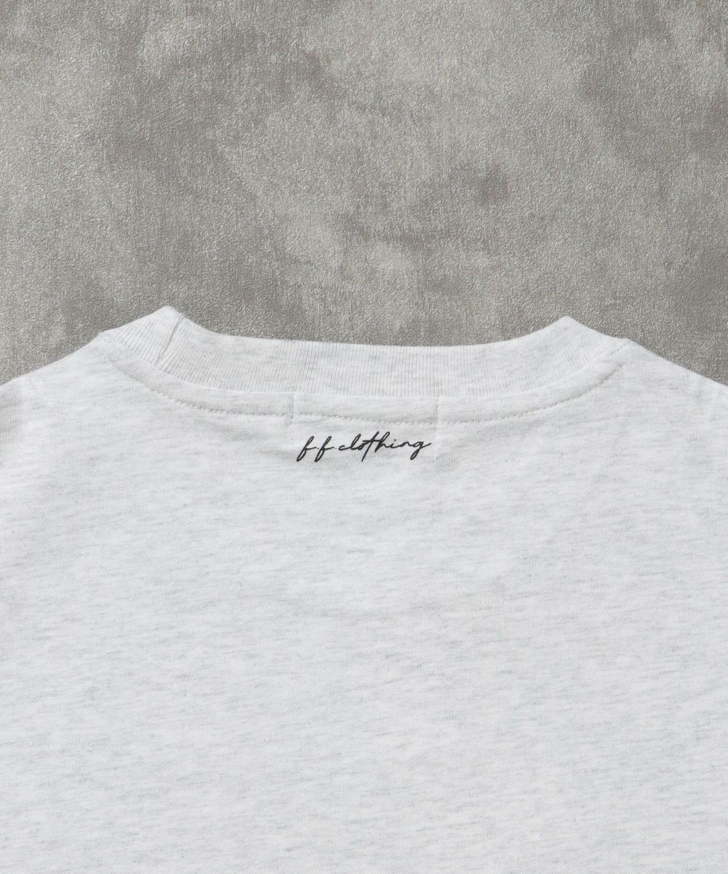 モノトーンフォトプリントショート丈Tシャツ / Tシャツ クルーネック 半袖 プリント フォト 【短丈】 アッシュグレー