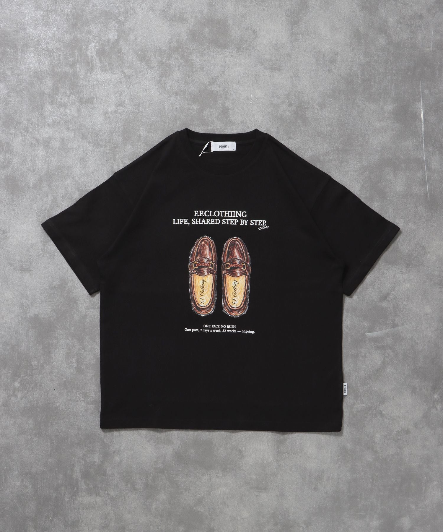 FFEIN(フェイン)】シューズグラフィックショート丈Tシャツ / Tシャツ