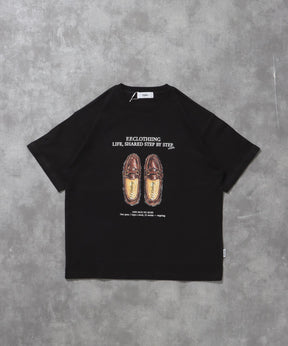 シューズグラフィックショート丈Tシャツ / Tシャツ クルーネック 半袖 プリント 革靴【短丈】 ブラック