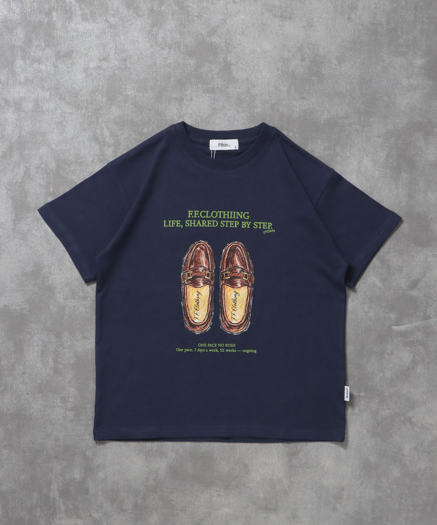 FFEIN(フェイン)】シューズグラフィックショート丈Tシャツ / Tシャツ