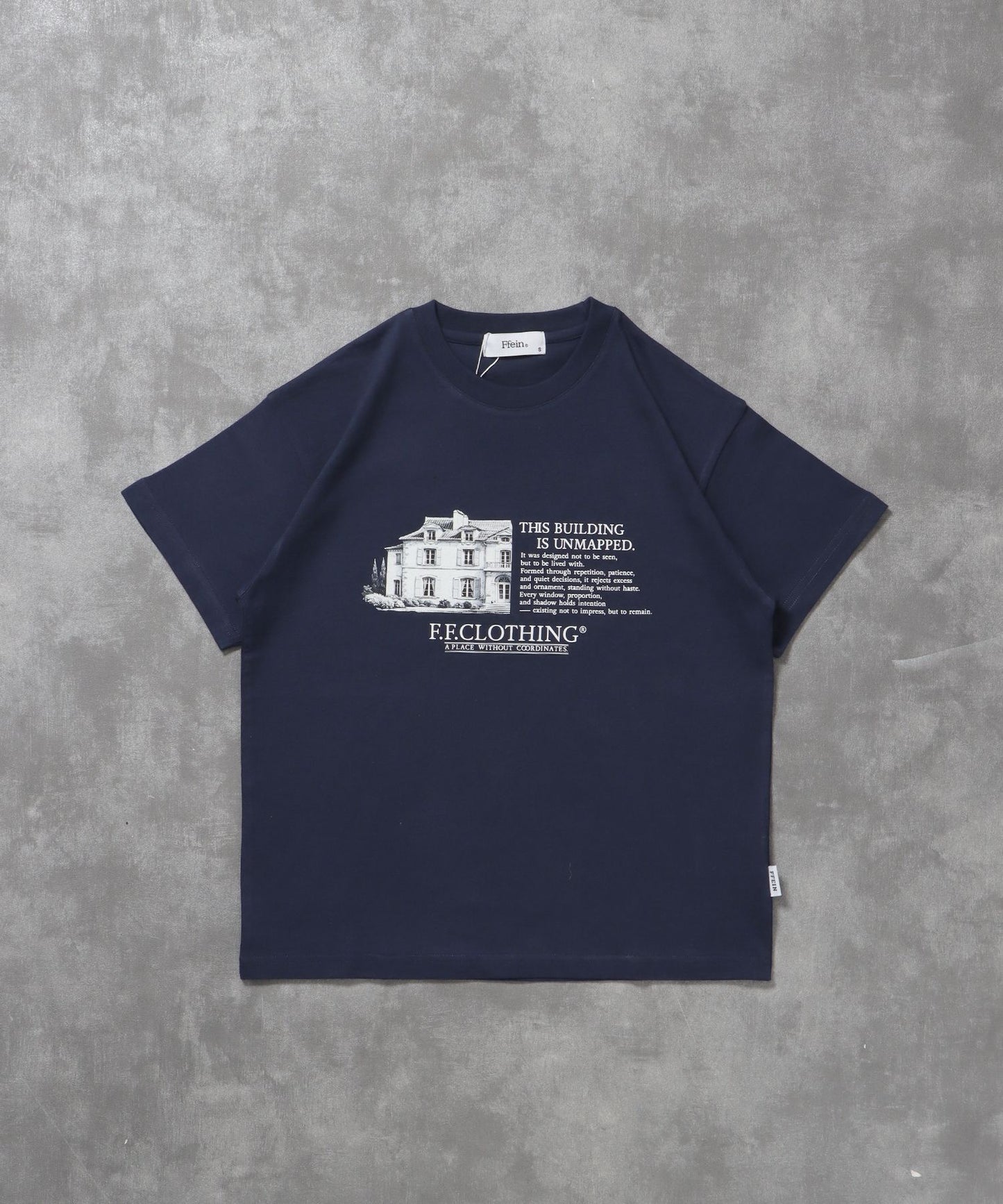 【FFEIN(フェイン)】メッセージロゴショート丈Tシャツ / Tシャツ クルーネック 半袖 刺繍 花柄 【短丈】 ネイビー