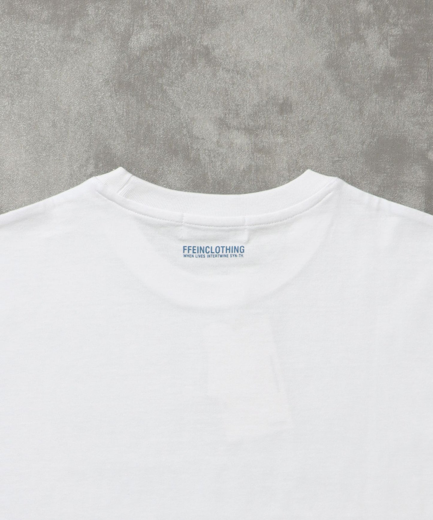 ぼかしメッセージロゴショート丈Tシャツ / Tシャツ クルーネック 半袖 プリント ぼかし 【短丈】 ホワイト