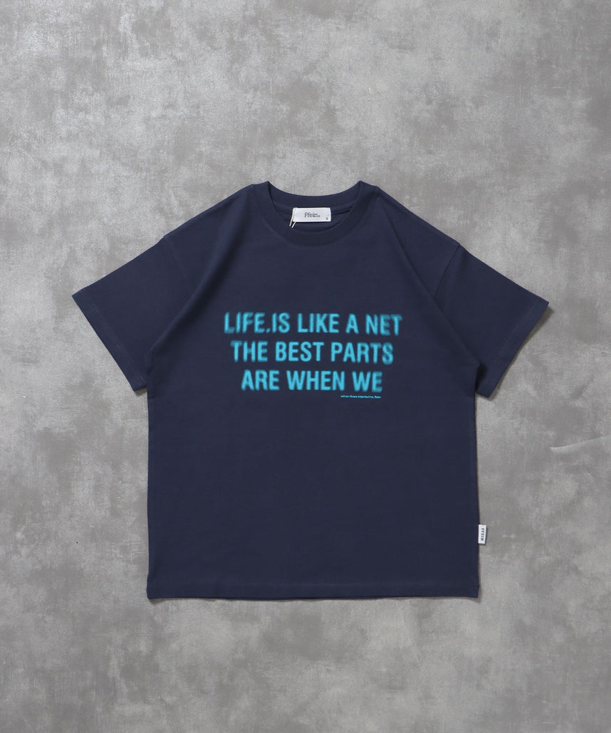 【FFEIN(フェイン)】ぼかしメッセージロゴショート丈Tシャツ / Tシャツ クルーネック 半袖 プリント ぼかし 【短丈】 ネイビー