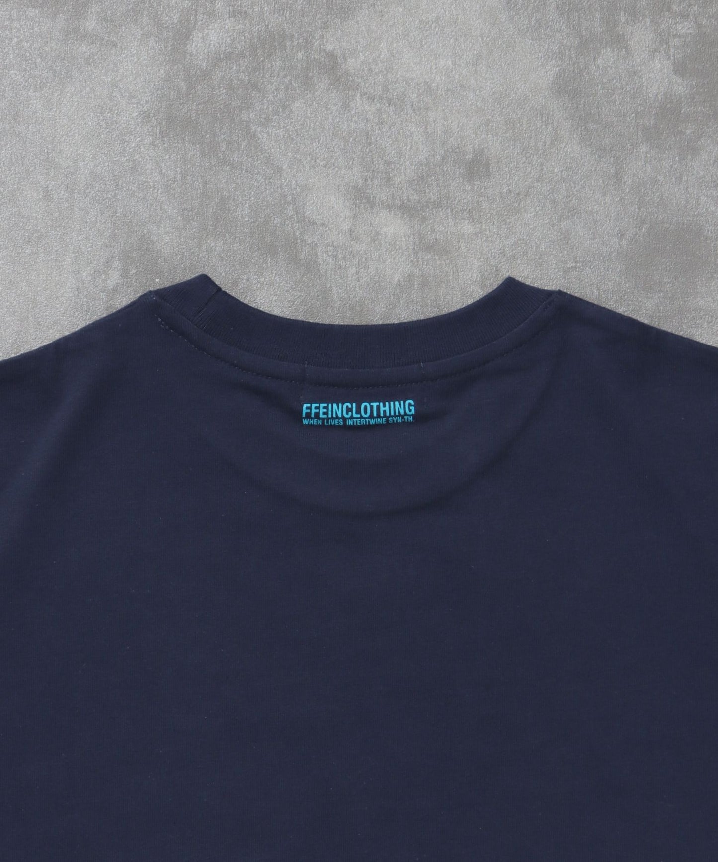ぼかしメッセージロゴショート丈Tシャツ / Tシャツ クルーネック 半袖 プリント ぼかし 【短丈】 ネイビー