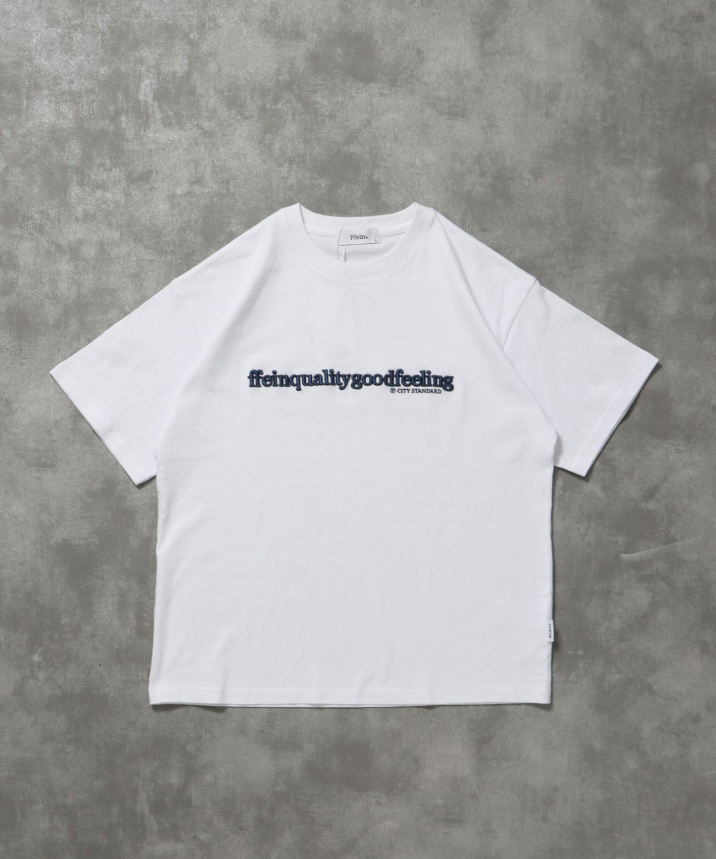 【FFEIN(フェイン)】センターロゴ3D刺繍ショート丈Tシャツ / Tシャツ クルーネック 半袖 刺繍 シンプル 【短丈】 ホワイト