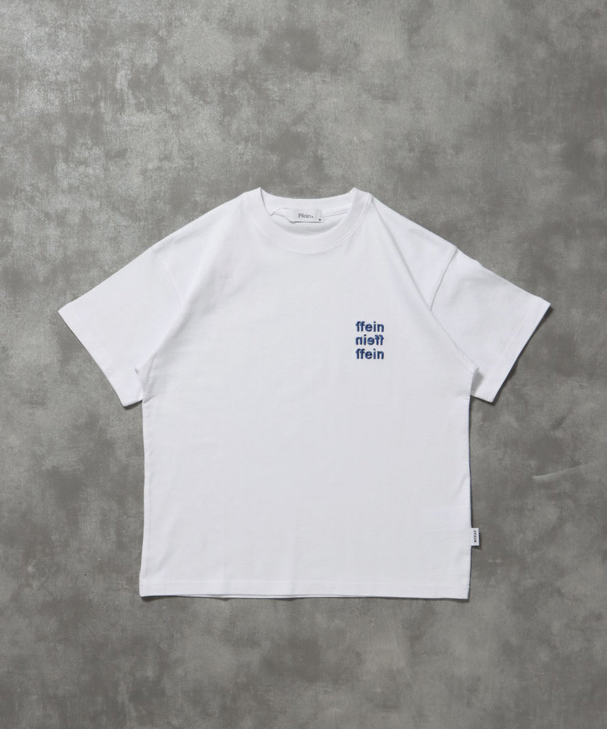 【FFEIN(フェイン)】ワンポイント3段ロゴ刺繍ショート丈Tシャツ / Tシャツ クルーネック 半袖 刺繍 ワンポイント シンプル 【短丈】 ホワイト