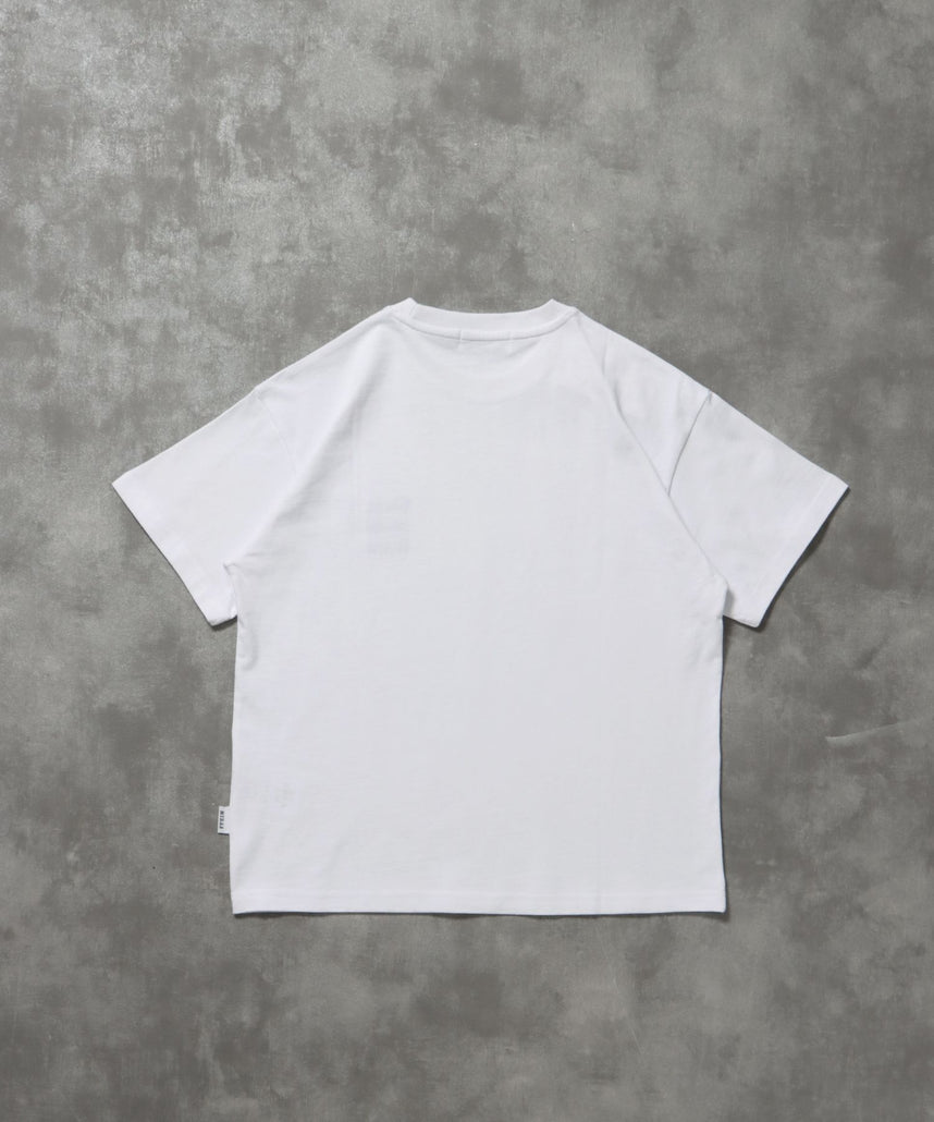 ワンポイント3段ロゴ刺繍ショート丈Tシャツ / Tシャツ クルーネック 半袖 刺繍 ワンポイント シンプル 【短丈】 ホワイト