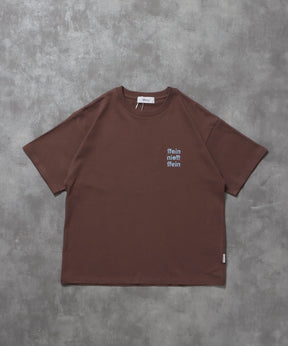 ワンポイント3段ロゴ刺繍ショート丈Tシャツ / Tシャツ クルーネック 半袖 刺繍 ワンポイント シンプル 【短丈】 モカ
