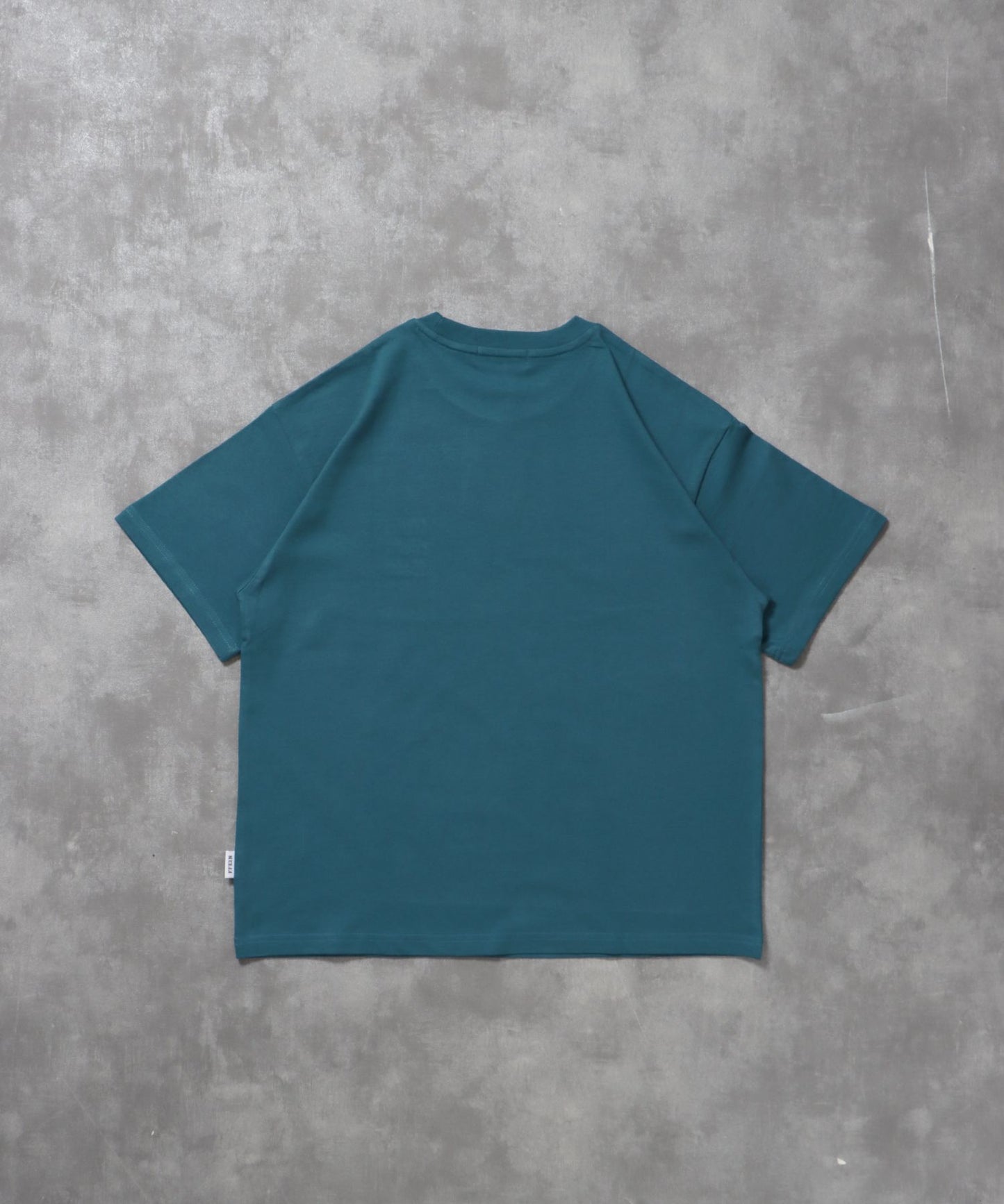ワンポイント3段ロゴ刺繍ショート丈Tシャツ / Tシャツ クルーネック 半袖 刺繍 ワンポイント シンプル 【短丈】 ダークグリーン