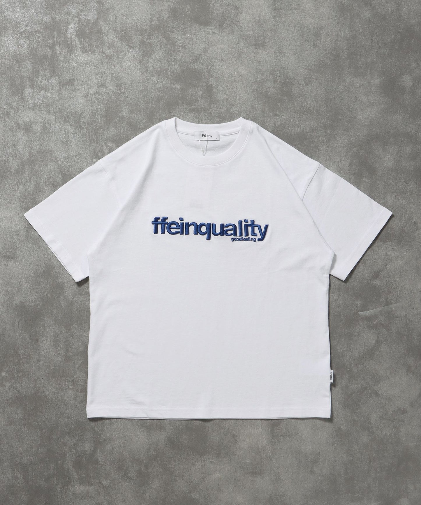 【FFEIN(フェイン)】センターデカロゴ3D刺繍ショート丈Tシャツ/ Tシャツ クルーネック 半袖 刺繍 【短丈】 ホワイト