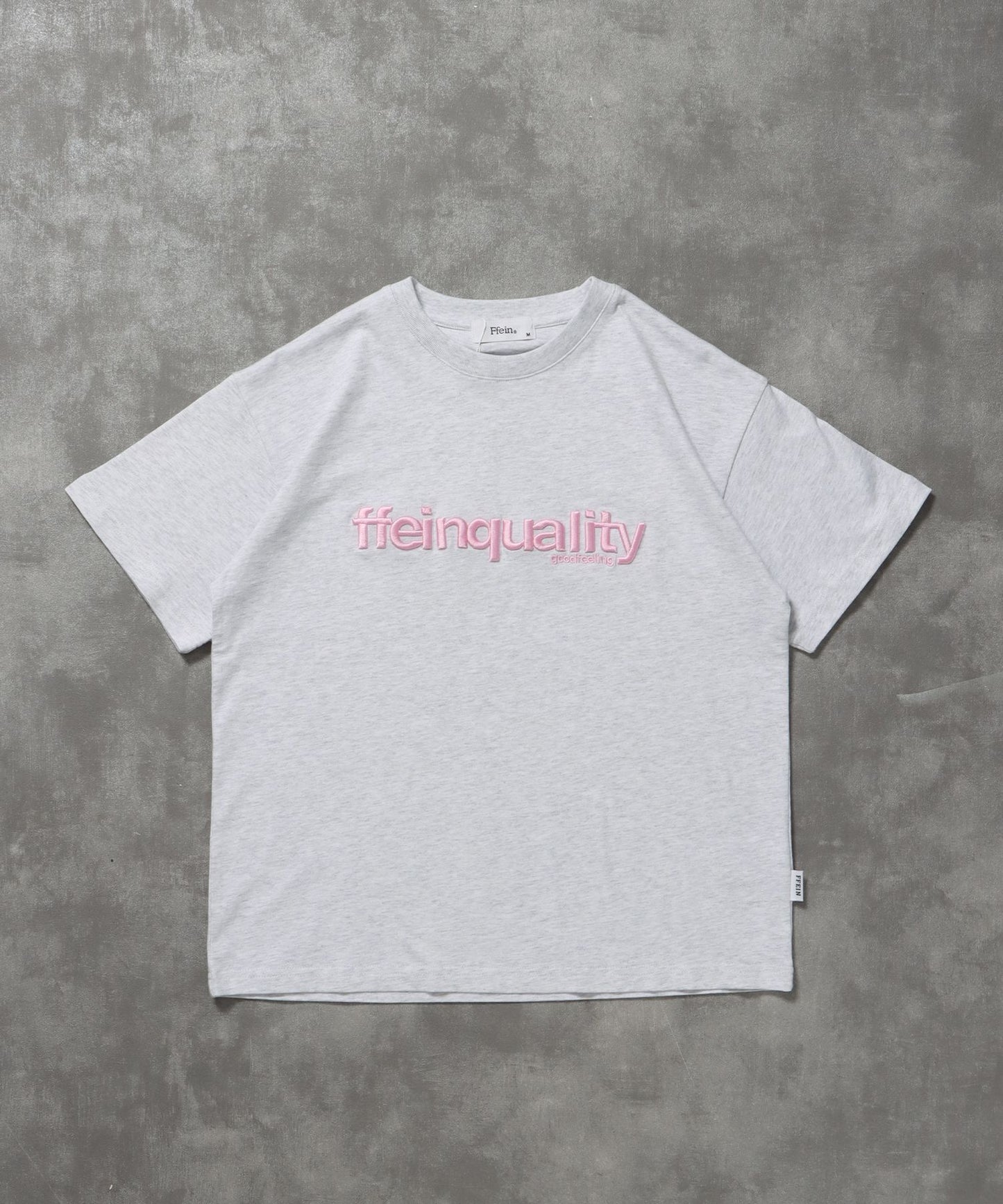 【FFEIN(フェイン)】センターデカロゴ3D刺繍ショート丈Tシャツ/ Tシャツ クルーネック 半袖 刺繍 【短丈】 アッシュグレー