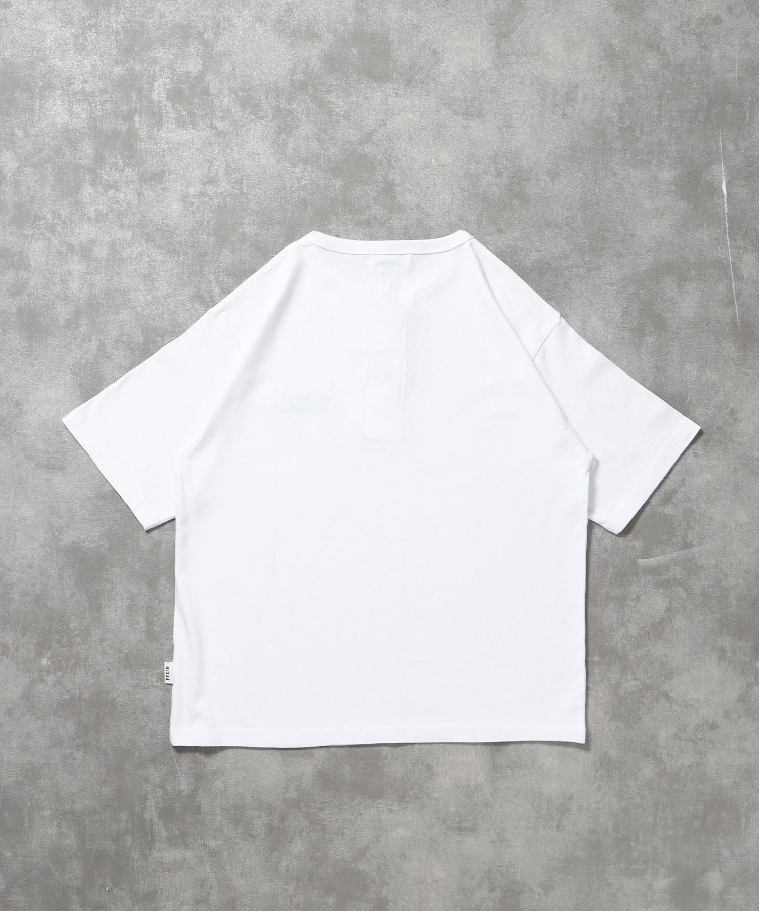 FFEIN(フェイン)】ワンポイント刺繍ロゴヘンリーネックショート丈T