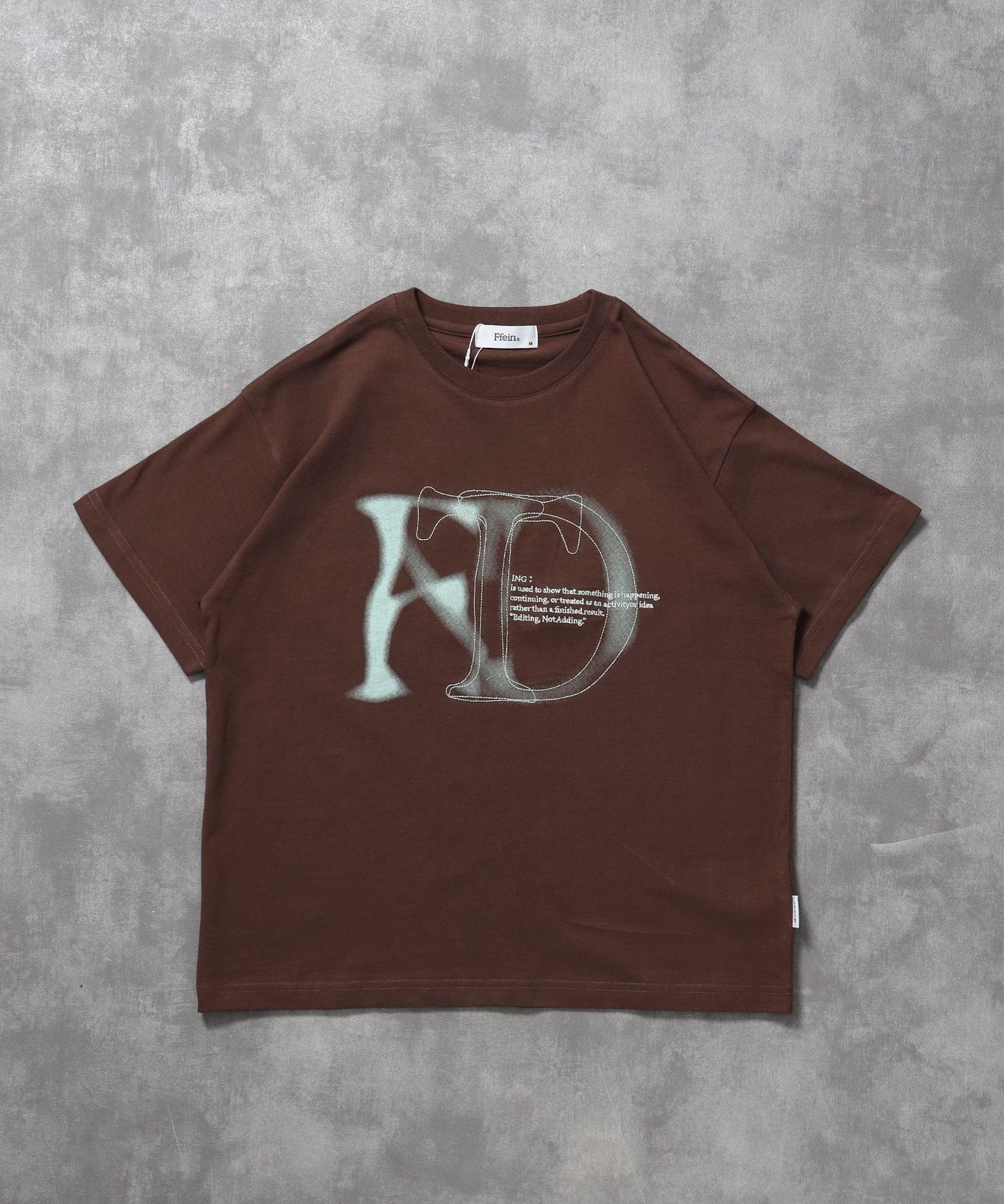 【FFEIN(フェイン)】ぼかしロゴショート丈Tシャツ / Tシャツ クルーネック 半袖 刺繍 プリント 【短丈】 ブラウン