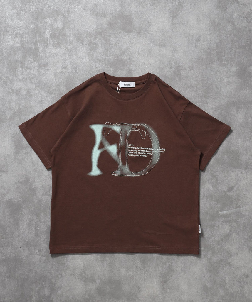 【FFEIN(フェイン)】ぼかしロゴショート丈Tシャツ / Tシャツ クルーネック 半袖 刺繍 プリント 【短丈】 ブラウン