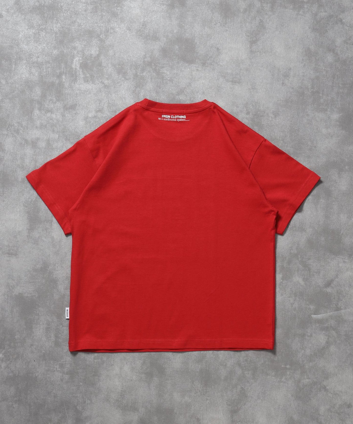 線画グラフィックロゴショート丈Tシャツ / Tシャツ クルーネック 半袖 プリント 【短丈】 レッド