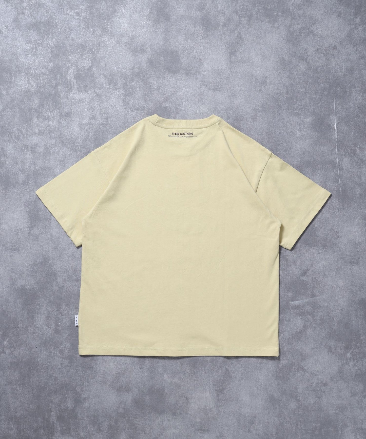 線画グラフィックロゴショート丈Tシャツ / Tシャツ クルーネック 半袖 プリント 【短丈】 レモンイエロー