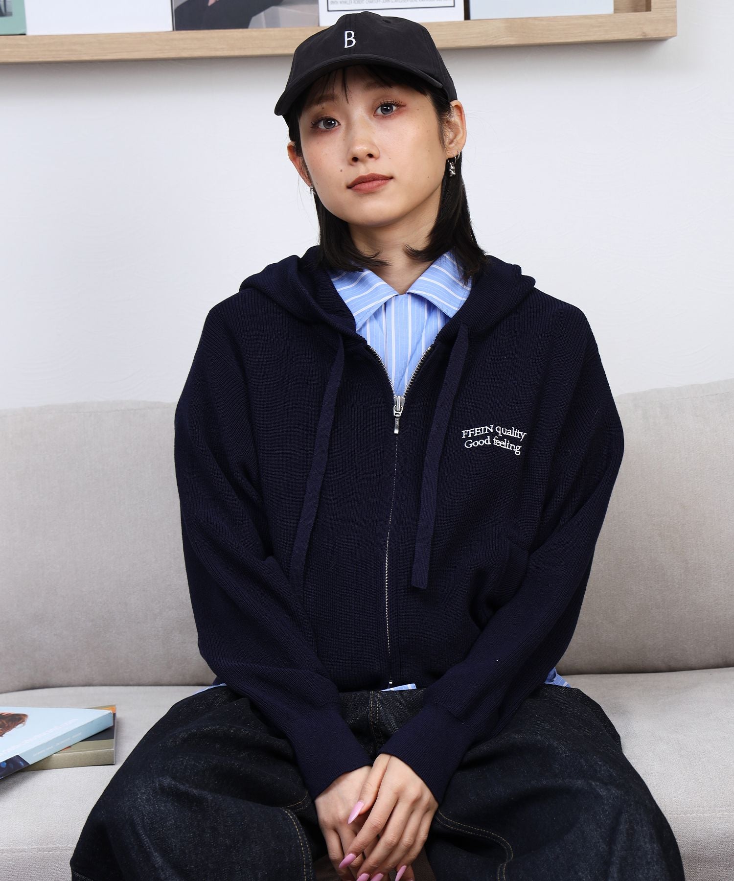 FFEIN(フェイン)】ワンポイント刺繍フード短丈ニットPK / ジップ
